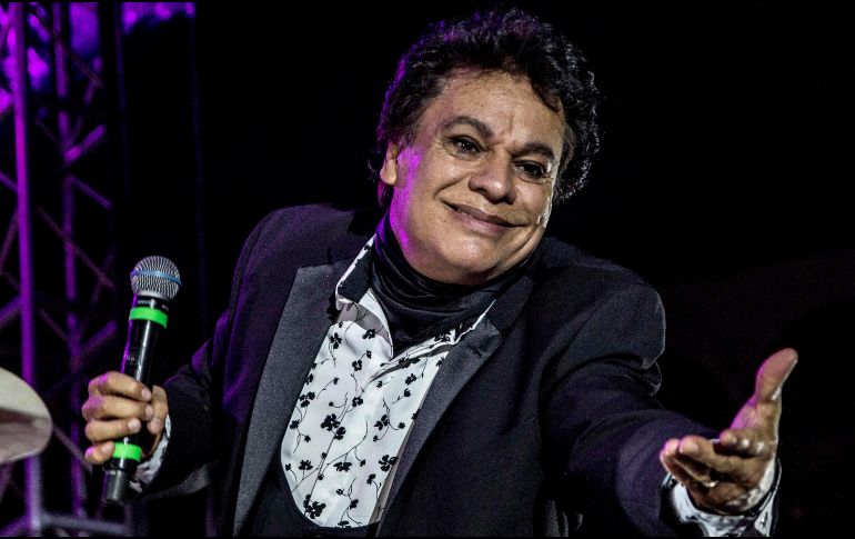 Martha asegura que hay una persona que se comunica con ella y dice ser Alberto Aguilera, nombre real de Juan Gabriel. EL INFORMADOR / ARCHIVO