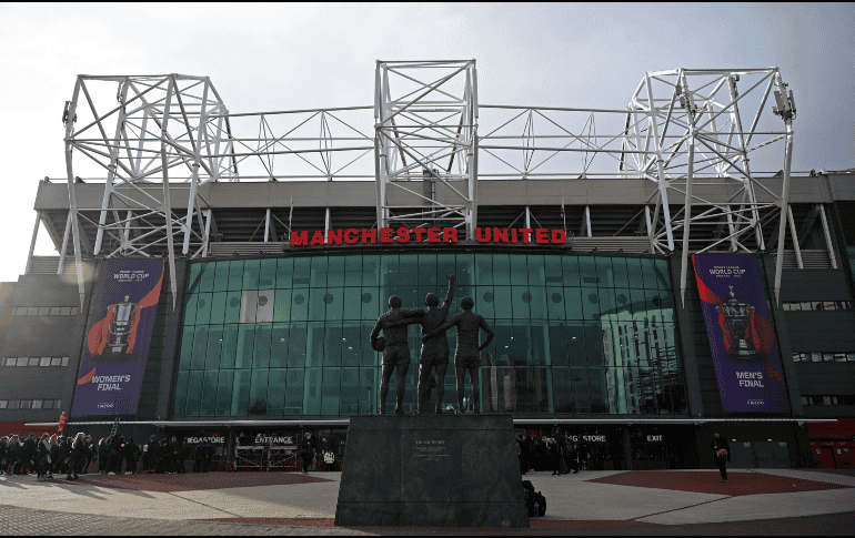 Como parte del trato, el multimillonario Jim Ratcliffe quedará al mando de las operaciones deportivas del club, además de inyectar 300 millones de libras para inversiones tanto en fichajes como en remodelar el estadio de Old Trafford. AFP / ARCHIVO