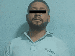 El hombre de aproximadamente 27 años que aparece en los videos de la cámara de seguridad del bar fue aprendido por policías estatales cuando transitaban por las calles. ESPECIAL.