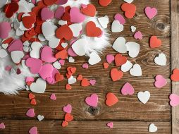 Las flores, chocolates, globos y cartas son los protagonistas principales para recordarle a esa persona especial cuánto se le quiere en el día de San Valentín. Unsplash.