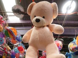 Antes de adquirir un regalo para el Día del Amor y la Amistad, ten en cuenta que existen ciertos riesgos al comprar en línea, aunque también hay ventajas.  EFE/ M. Guzmán