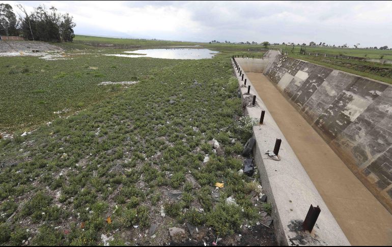 Algunos de los factores que han influido en la crisis del Sistema de Cutzamala son: la sequía, la sobreexplotación, el cambio climático, la deforestación y las fugas de agua. SUN/ ARCHIVO.