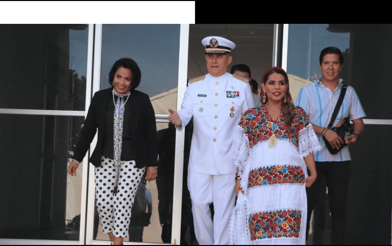 Sandra Luz Valdovinos Salmerón (i) asumió el cargo el 28 de diciembre de 2021 por una designación directa de la gobernadora, la morenista Evelyn Salgado Pineda (d). X / @SandraLuz_V