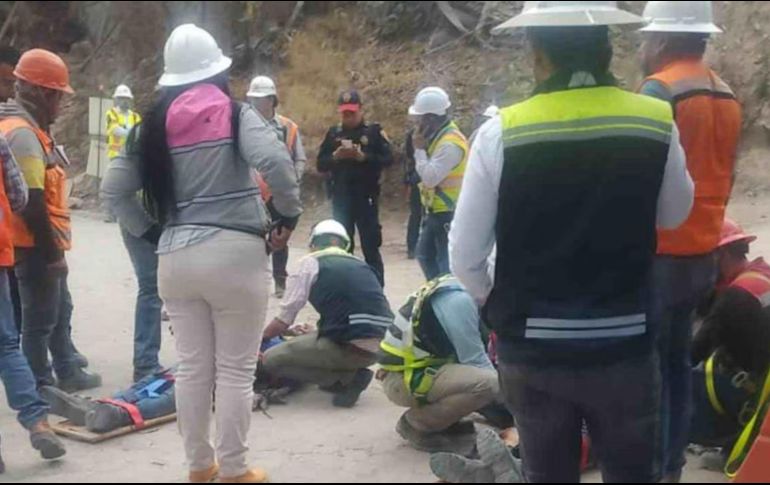 Se reporta que uno de los trabajadores perdió la vida en el accidente, mientras que el otro fue trasladado a un hospital privado para ser atendido. SUN