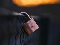 Persistir en el amor requiere una voluntad admirable, pero puede tornarse problemático si ese amor impide que la persona enamorada avance. UNSPLASH/Bogdan Cotos