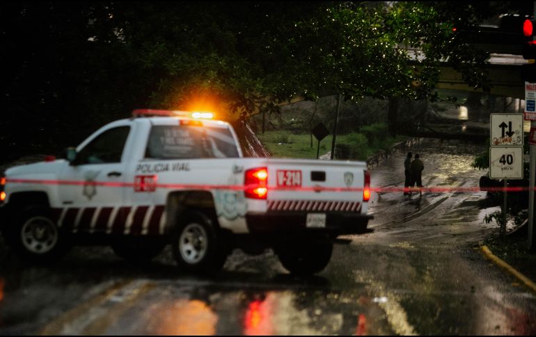 Esta mañana de viernes una lluvia persistente se hace presente en gran parte de la ciudad y, como sucede con regularidad, existen ya zonas inundadas. EL INFORMADOR / ARCHIVO