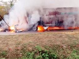 El impacto fue tan fuerte que ambas unidades se incendiaron de inmediato. ESPECIAL.