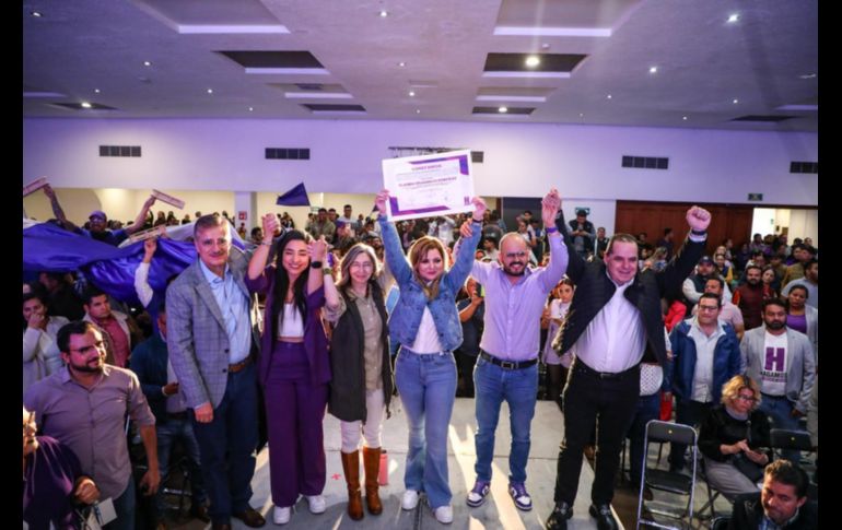 Claudia Delgadillo, recibió su constancia que la acredita como candidata a la gubernatura de Jalisco por el partido Hagamos. ESPECIAL