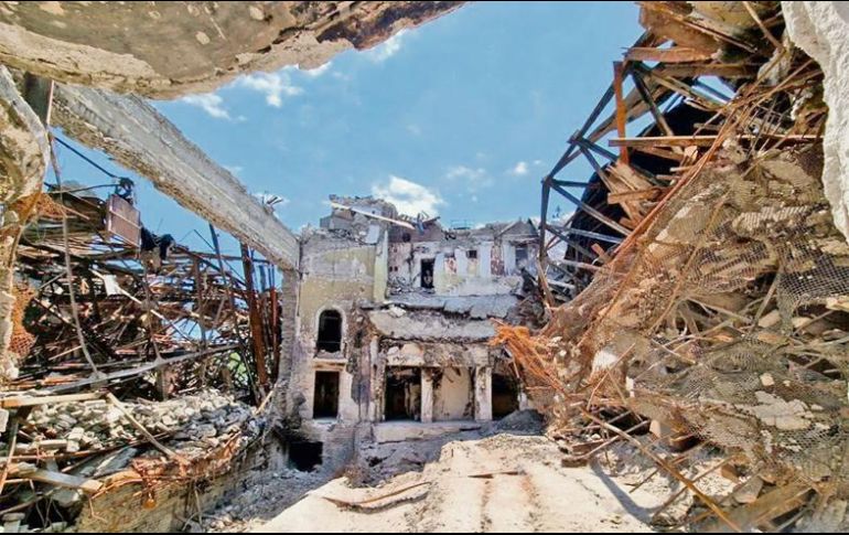 Teatro de Mariúpol, el cual fue atacado por misiles el 16 de marzo de 2022 con cientos de civiles refugiados dentro. AP