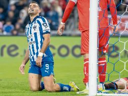 Germán Berterame y los Rayados lo intentaron, pero faltó contundencia y calma ante la portería. EFE
