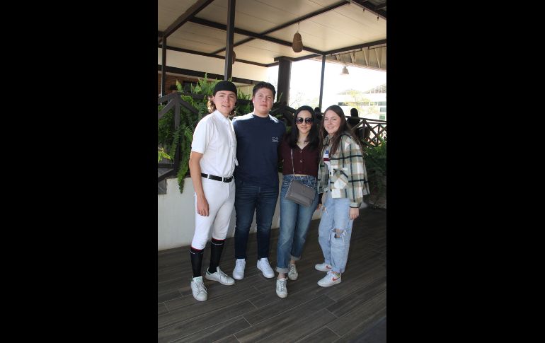 Néstor y Víctor Manuel Ramírez con Belén García e Ileana Ramírez. GENTE BIEN JALISCO/ Esmeralda Escamilla