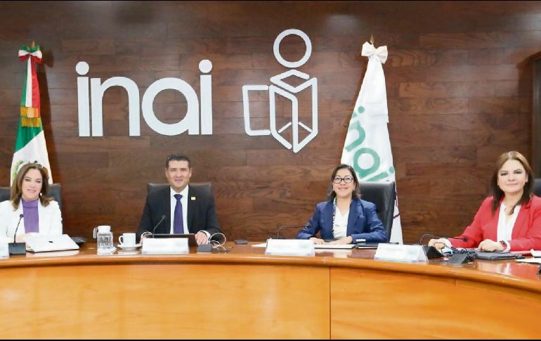 El Pleno del Inai revisará si hubo una falta del Presidente Andrés Manuel López Obrador por mostrar el teléfono de la reportera Natalie Kitroeff. ESPECIAL