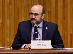 El rector de la UdeG, Ricardo Villanueva, explicó a los miembros del Consejo General Universitario los beneficios que traerá la modificación que blinda las pensiones de los trabajadores de la UdeG. ESPECIAL