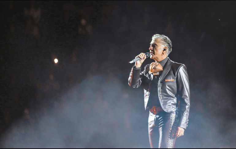 Con el concierto de anoche, Alejandro Fernández arrancó su tour por México “Amor y Patria”, donde destaca sus raíces mexicanas. EL INFORMADOR/ H. Figueroa