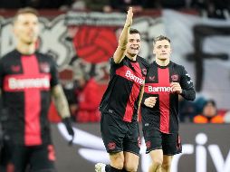 Granit Xhaka del Bayer Leverkusen celebra tras anotar el primer gol de su equipo en el encuentro ante el Mainz. AP/M. Meissner AP