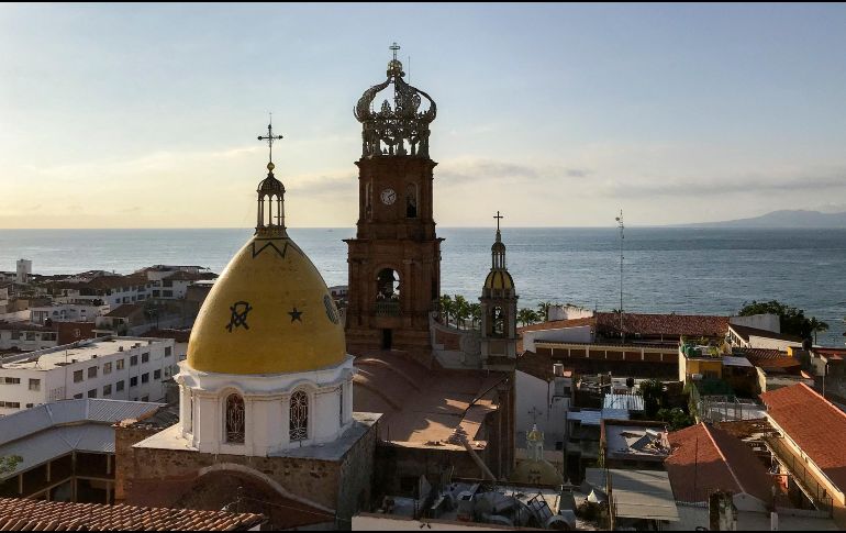 Si eres de los afortunados que pueden viajar en esos días, aprovecha y no te pierdas la oportunidad de salir de la ciudad para pasear, disfrutar o conocer de Puerto Vallarta y los otros destinos de playa de Jalisco. AFP / ARCHIVO