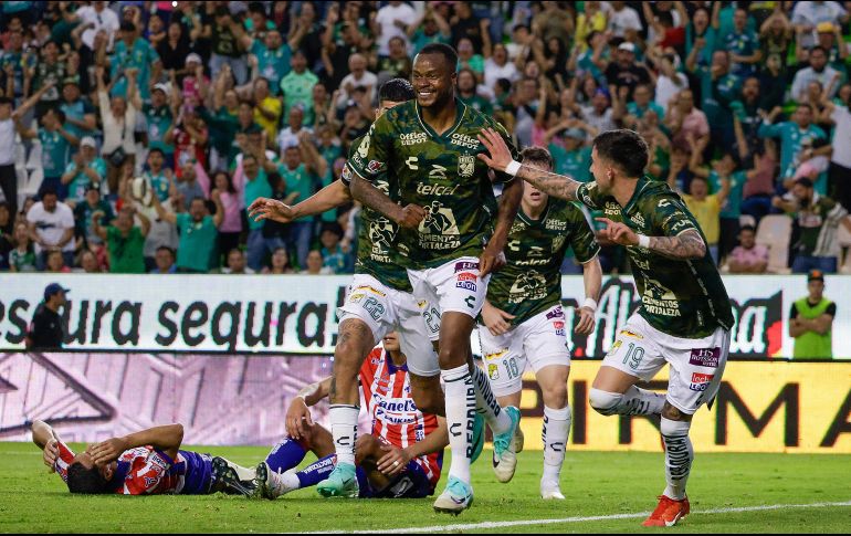 El colombiano Stiven Barreiro, en su partido 150 con el León, marcó el gol de la victoria. EFE/L. Ramírez