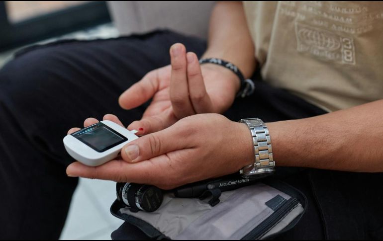 El control de niveles de azúcar en la sangre evitará complicaciones. ESPECIAL/ Foto de sweetlifediabetes en Unsplash