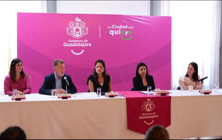 La farmacéutica AstraZeneca donó 40 sistemas de captación de agua de lluvia para planteles de educación básica en Guadalajara y Zapopan. CORTESÍA