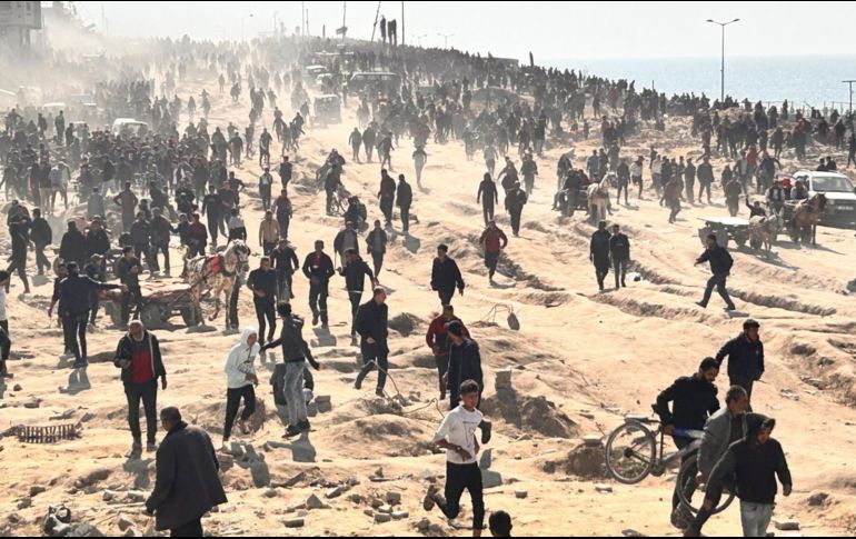 La propuesta de una pausa de seis semanas en los combates también incluiría el ingreso de cientos de camiones al día para la distribución de ayuda urgente en Gaza. AP/ M. Essa.