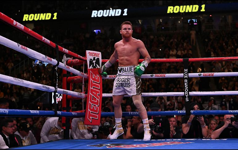 La última pelea de Saúl Álvarez fue el pasado mes de septiembre del 2023, fecha en la que derrotó al boxeador Jermell Charlo por decisión unánime logrando retener el título del Peso Súper Mediano. IMAGO7