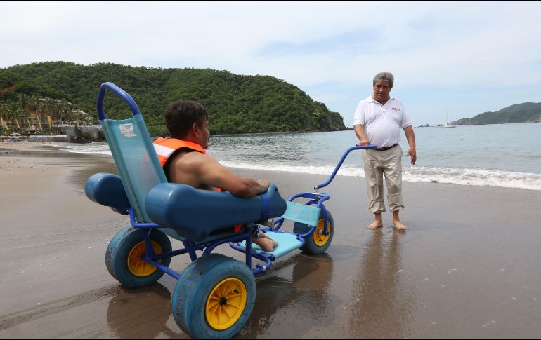 Estas instalaciones y servicios hacen que Cuastecomates sea un destino turístico pensado para que todos puedan disfrutar de la playa sin ninguna restricción de movilidad. EL INFORMADOR / ARCHIVO