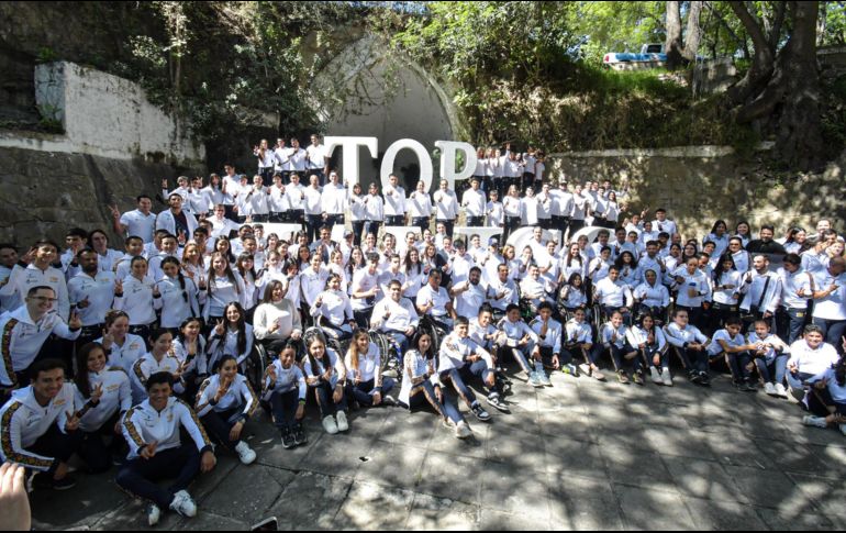 El CODE presentó un programa que pretende garantizar una preparación integral a los mejores exponentes del estado. CORTESÍA.