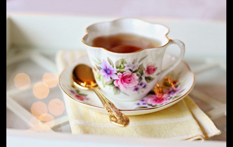 Añadir el té de cúrcuma con limón a tu rutina diaria puede ser una forma deliciosa de cuidar tu salud. Sin embargo, el consumo moderado es clave, debido a que tanto la cúrcuma como el limón en exceso pueden tener efectos adversos en la salud digestiva, acidez estomacal y esmalte dental PIXABAY/archivo