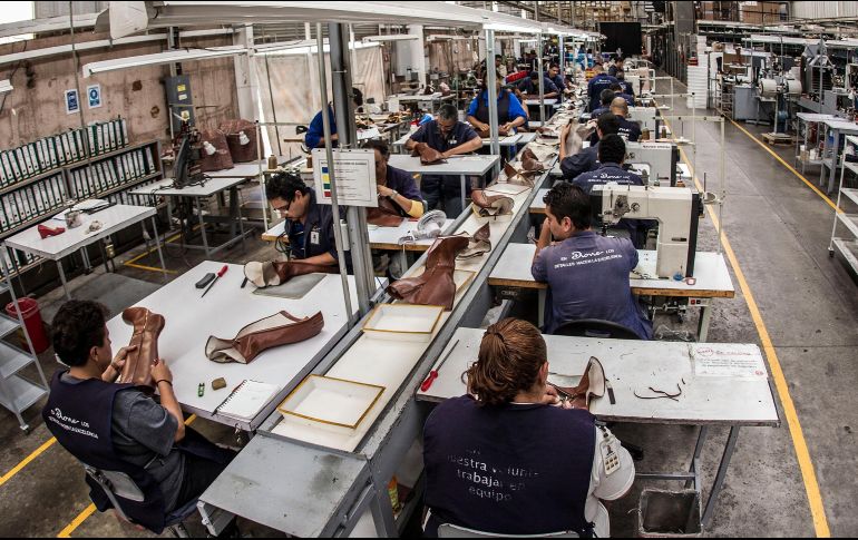 La reforma busca aumentar de 15 a 30 días el pago del beneficio del aguinaldo; se espera que se apruebe en este año. EL INFORMADOR / ARCHIVO