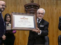 El maestro José Manuel Jurado Parres está detrás de iniciativas como el Cineforo, La Gaceta universitaria, la carrera de Periodismo y la fundación de la Preparatoria 5, de la que es director. ESPECIAL