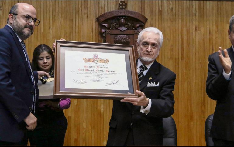 El maestro José Manuel Jurado Parres está detrás de iniciativas como el Cineforo, La Gaceta universitaria, la carrera de Periodismo y la fundación de la Preparatoria 5, de la que es director. ESPECIAL