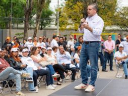 Con el apoyo de vecinas y vecinos del distrito 10 de Zapopan, Sergio Barrera Sepúlveda, mejor conocido como Checo Barrera, arrancó su campaña en la glorieta principal de Ciudad Granja, en Zapopan. CORTESÍA