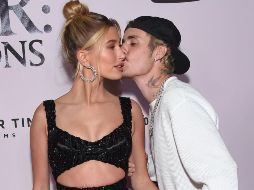 Hailey ha posteado diversas fotografías donde peculiarmente utiliza chaquetas largas.  AFP/ARCHIVO