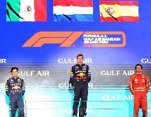 El neerlandés Max Verstappen ganó la primera carrera de la temporada, seguido del mexicano Checo Pérez, y del español de Ferrari Carlos Sainz. EFE / A. Haider