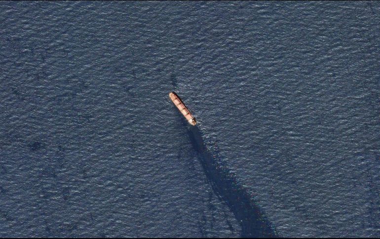 El hundimiento podría provocar nuevos desvíos y el aumento de las tarifas de los seguros de los buques. Planet Labs PBC via AP.