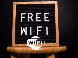 Las redes WiFi públicas son frecuentemente objeto de hackeos. ESPECIAL/CANVA