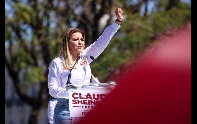 Ante la visita de Claudia Sheinbaum a Guadalajara y frente a miles de simpatizantes de la coalición Sigamos Haciendo Historia en Jalisco, la candidata a la gubernatura, Claudia Delgadillo, presentó un decálogo de ejes temáticos para sus propuestas de campaña. EL INFORMADOR / H. Figueroa