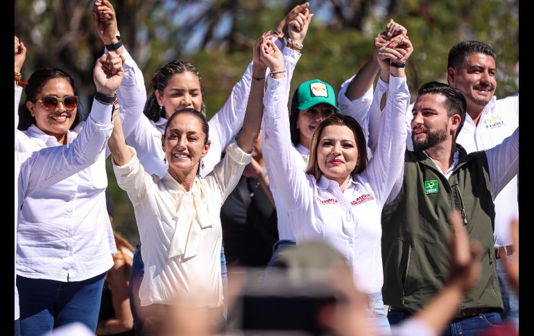 Ante la visita de Claudia Sheinbaum a Guadalajara y frente a miles de simpatizantes de la coalición Sigamos Haciendo Historia en Jalisco, la candidata a la gubernatura, Claudia Delgadillo, presentó un decálogo de ejes temáticos para sus propuestas de campaña. EL INFORMADOR / H. Figueroa