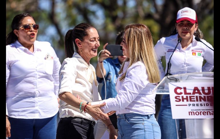 Ante la visita de Claudia Sheinbaum a Guadalajara y frente a miles de simpatizantes de la coalición Sigamos Haciendo Historia en Jalisco, la candidata a la gubernatura, Claudia Delgadillo, presentó un decálogo de ejes temáticos para sus propuestas de campaña. EL INFORMADOR / H. Figueroa