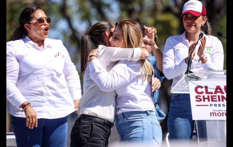 Ante la visita de Claudia Sheinbaum a Guadalajara y frente a miles de simpatizantes de la coalición Sigamos Haciendo Historia en Jalisco, la candidata a la gubernatura, Claudia Delgadillo, presentó un decálogo de ejes temáticos para sus propuestas de campaña. EL INFORMADOR / H. Figueroa