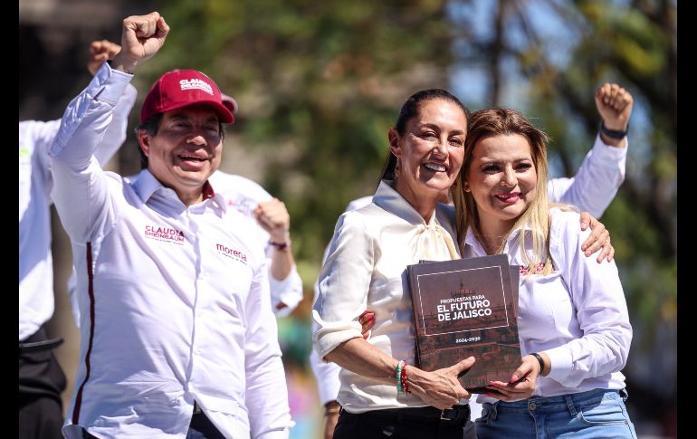 Ante la visita de Claudia Sheinbaum a Guadalajara y frente a miles de simpatizantes de la coalición Sigamos Haciendo Historia en Jalisco, la candidata a la gubernatura, Claudia Delgadillo, presentó un decálogo de ejes temáticos para sus propuestas de campaña. EL INFORMADOR / H. Figueroa