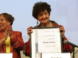 La escritora fue reconocida en el Palacio de Bellas Artes. AP / Berenice Bautista