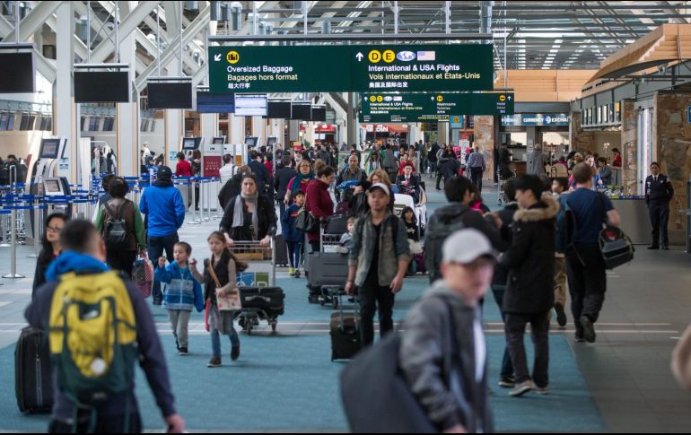 Aeropuerto internacional de Vancouver. Canadá ha vuelto a solicitar visa a los mexicanos. AP/Archivo