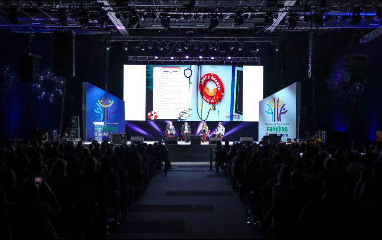 Entre los temas que abordaron, fueron los métodos de vinculación sana entre familias, el papel de los padres de familia en la educación, así como distintos llamados a la defensa de la unión familiar y la creación de más familias. EL INFORMADOR / H. FIGUEROA