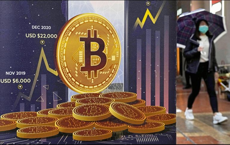 A inicios del año pasado, un bitcoin valía menos de 17 mil dólares. Los inversionistas, sin embargo, empezaron a regresar a medida que amainaba la inflación. AP