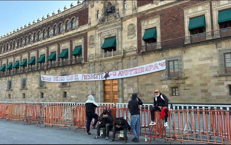Durante esta mañana, los normalistas entraron a la fuerza a Palacio de Gobierno. SUN/ I. Montaño