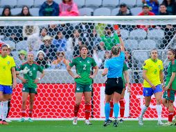 Con una polémica expulsión a Nicolette Hernández, la Selección Mexicana se vio condicionada en el partido por el pase a la final de la Copa Oro W 2024. IMAGO7.