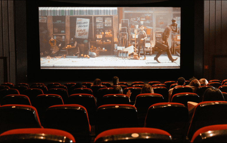 Las autoridades deberán vigilar que la proyección de las películas con doblaje en español y audio descripción se realicen en los mismos complejos cinematográficos. ESPECIAL/CANVA