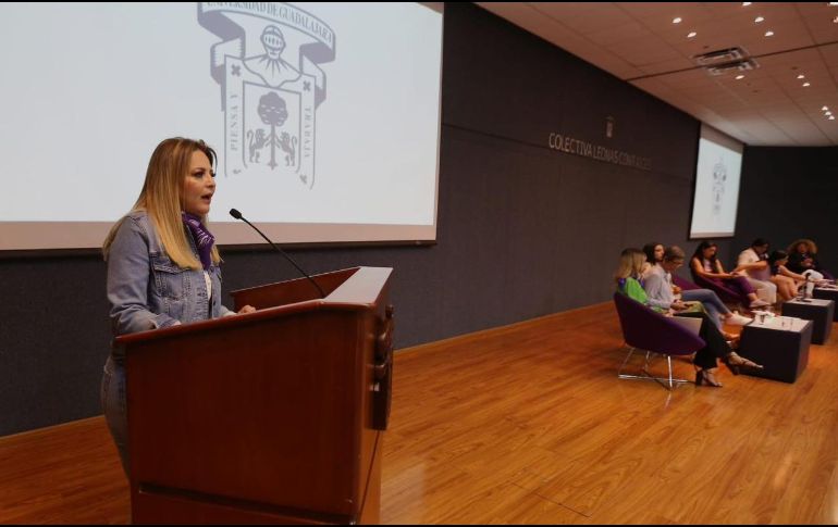 Claudia Delgadillo participó este jueves en la ceremonia inaugural de la colectiva Leonas con Raíces UdeG, ante quienes propuso conformar alianza entre mujeres, visibilizar la agenda de género, y trabajar juntas en la defensa de los derechos de todas. CORTESÍA.