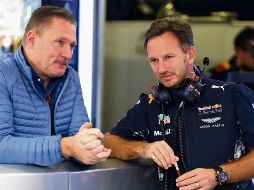 Aunque no está en Yeda esta semana, las palabras de Jos Verstappen (izq.) contra Christian Horner siguen generando eco en el paddock de la Fórmula Uno. AFP/M. Thompson
